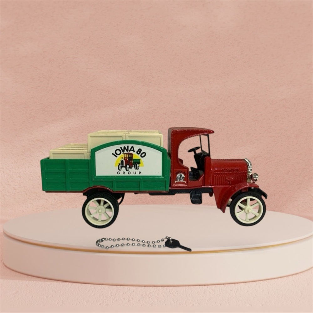 Die-Cast Metal Vehicle Ertl Collectibles Iowa 80 Group Truck Bank ⭐️